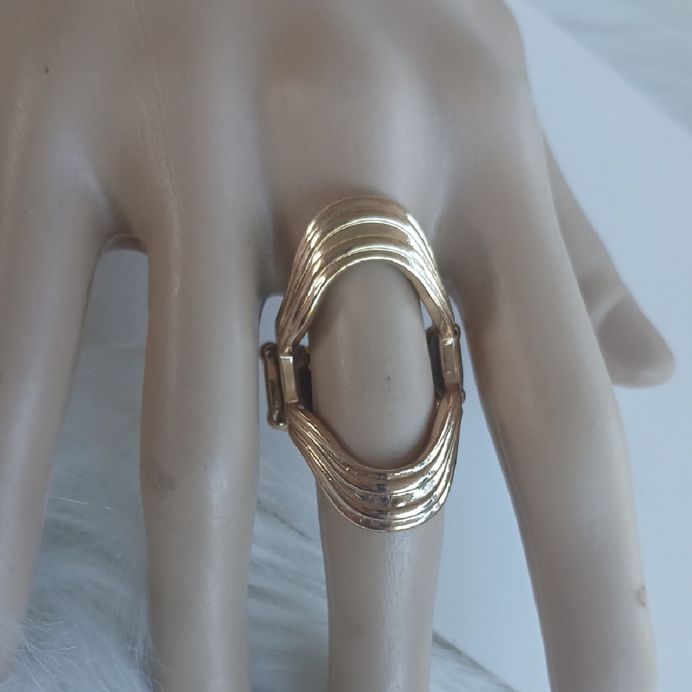 Paparazzi Elegant Gold Wave Ring Strech